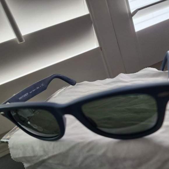 RAYBAN WOMEN'S CAMO WAYFARER SUNGLASSES. BLUE CAMOFLAGE PRINT - Picture 1 of 5